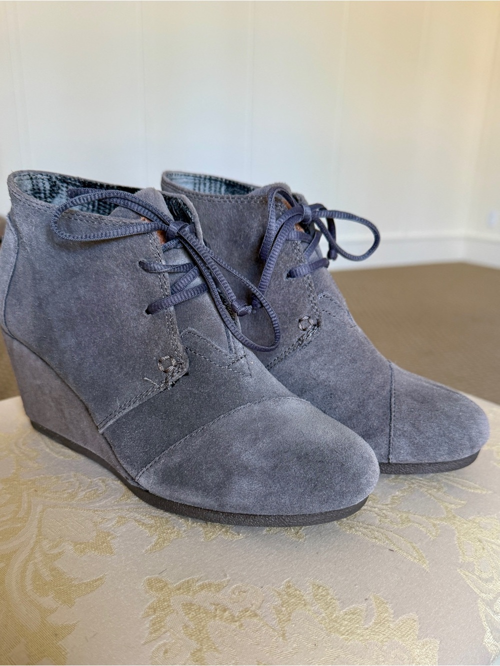 Toms Women's Gray Suede Wedge Ankle Boots - Lace-Up Comfort